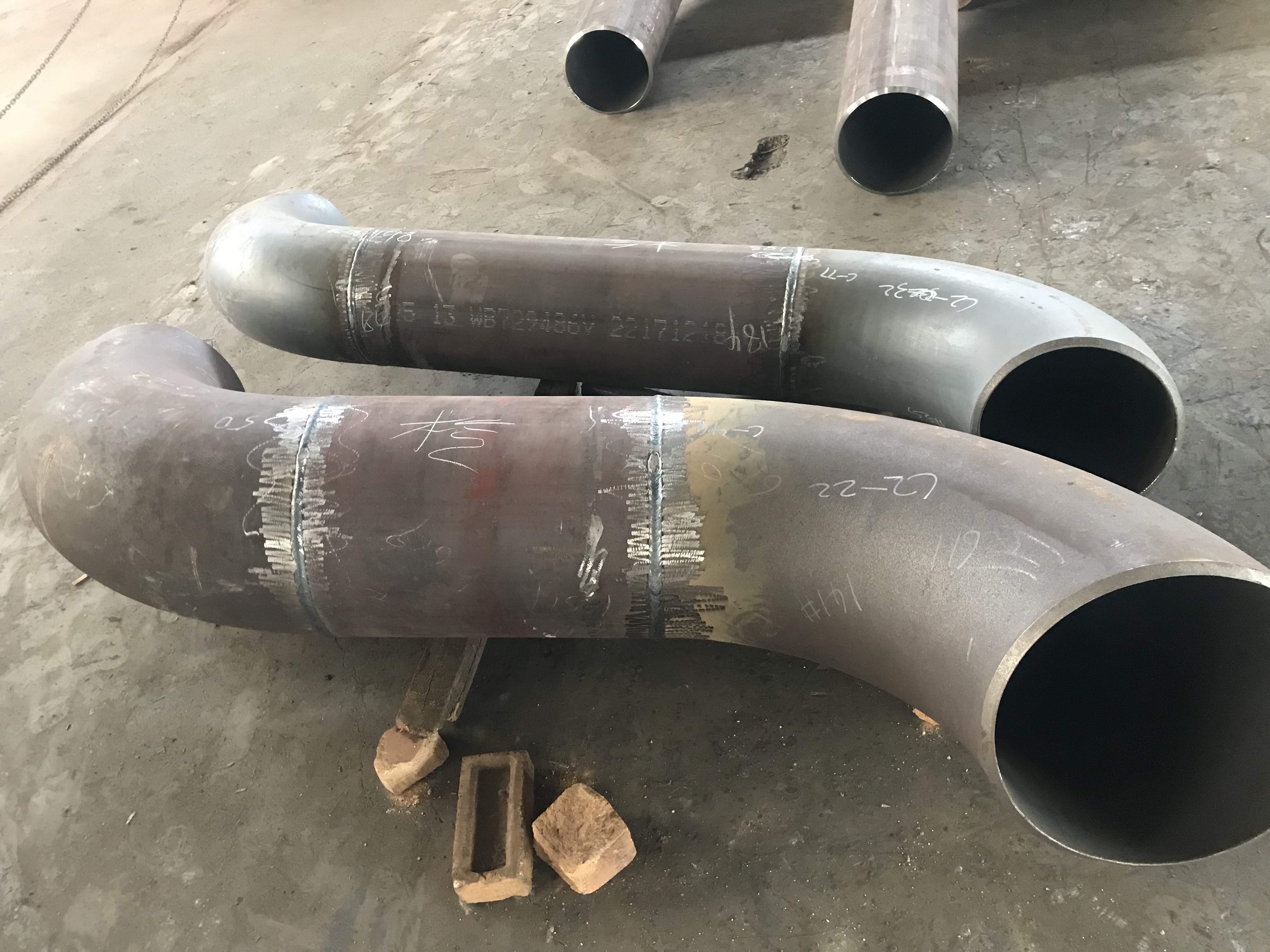 弯头英文名称是elbow,我公司生产的弯头材质有碳钢,合金钢,不锈钢